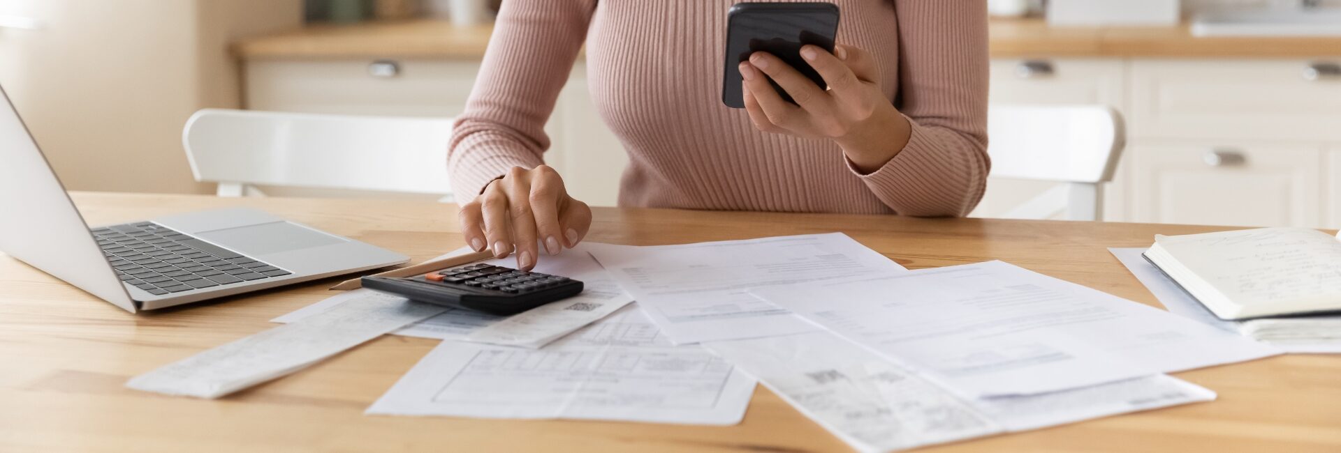 Ajudamos nossos clientes garantir o cumprimento das obrigações tributárias relacionadas ao Imposto de Renda Pessoa Física (IRPF) ou Imposto de Renda Pessoa Jurídica (IRPJ).