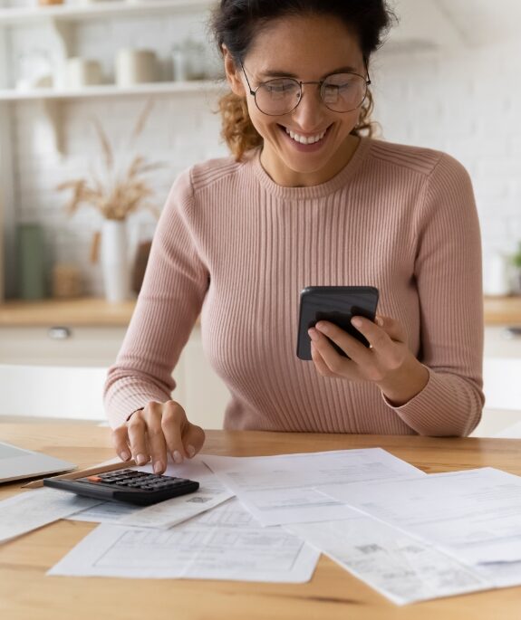 Ajudamos nossos clientes garantir o cumprimento das obrigações tributárias relacionadas ao Imposto de Renda Pessoa Física (IRPF) ou Imposto de Renda Pessoa Jurídica (IRPJ).