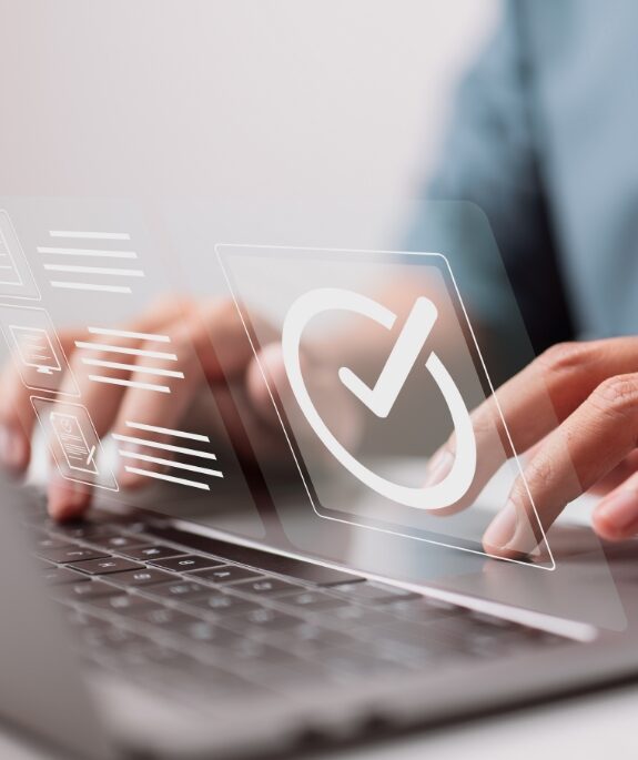 O serviço de Certificado Digital por vídeo é uma forma de obter um certificado digital remoto, que permite realizar transações e assinaturas eletrônicas com validade jurídica.